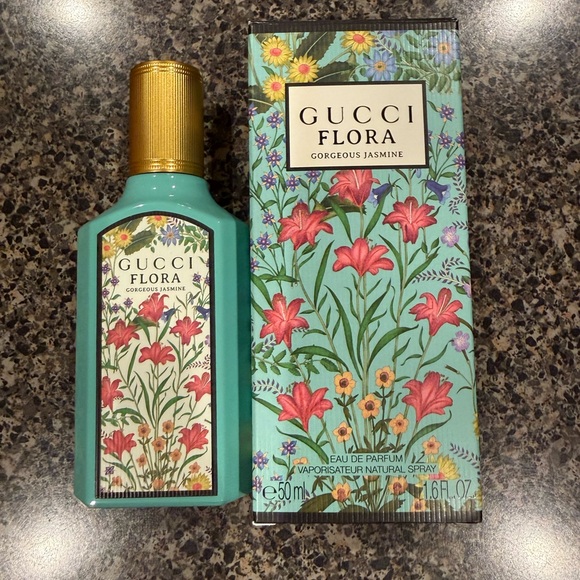 Flora Gorgeous Jasmine Eau
de Parfum - Picture 2 of 9